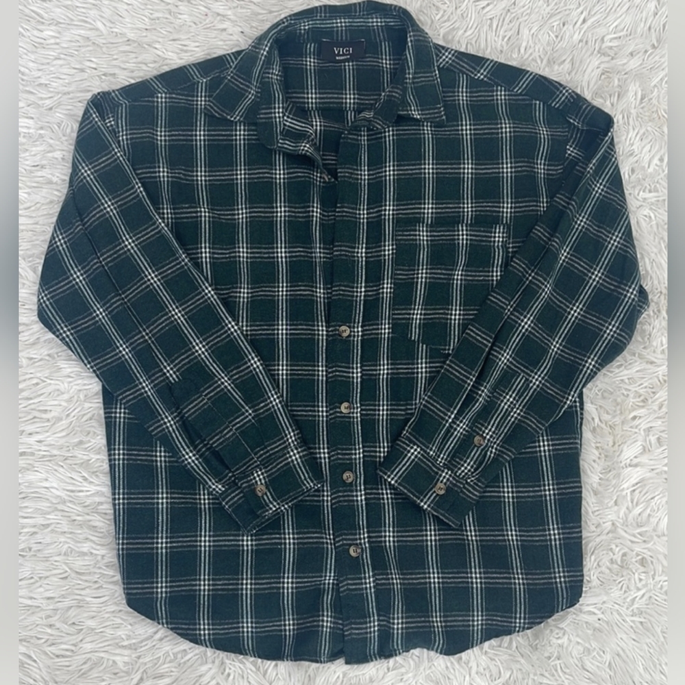 Vici Green Plaid Flannel Boyfriend Top Size Medium